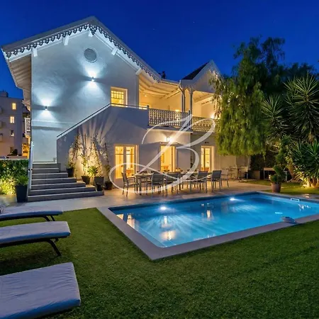 Anna For 10 People With A Pool And Garden بيت للعطل *