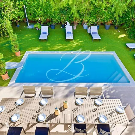 別荘 Anna For 10 People With A Pool And Garden カンヌ