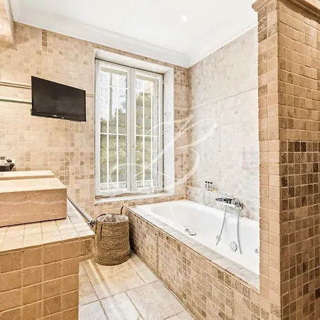 Anna For 10 People With A Pool And Garden Vakantiehuis *