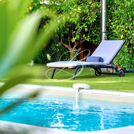 Anna For 10 People With A Pool And Garden Vakantiehuis