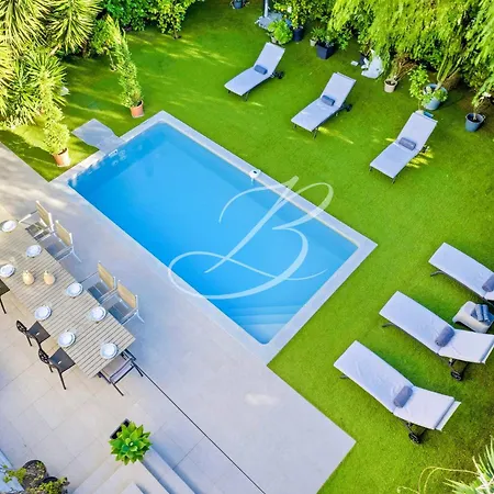 Anna For 10 People With A Pool And Garden カンヌ