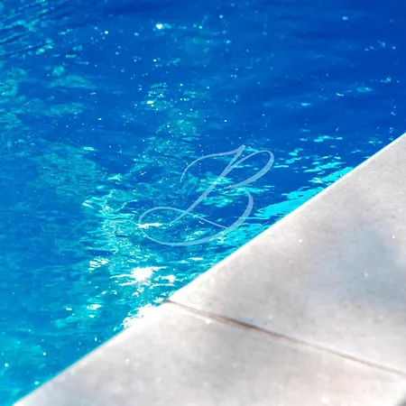 Anna For 10 People With A Pool And Garden كان
