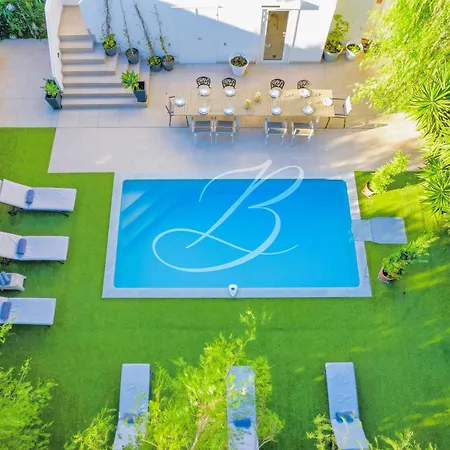 بيت للعطل Anna For 10 People With A Pool And Garden كان