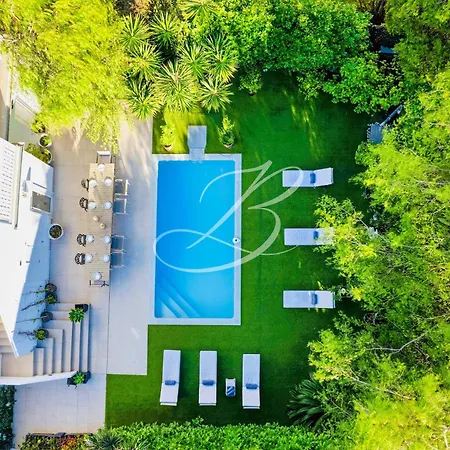 Anna For 10 People With A Pool And Garden بيت للعطل *
