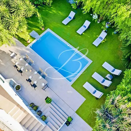 Anna For 10 People With A Pool And Garden カンヌ