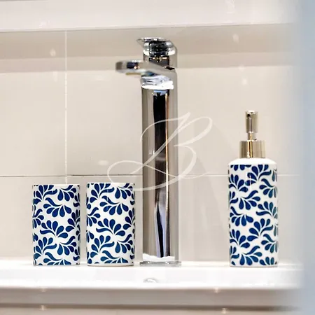 Anna For 10 People With A Pool And Garden * カンヌ