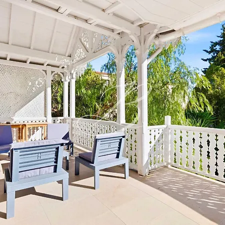 Anna For 10 People With A Pool And Garden Vakantiehuis *